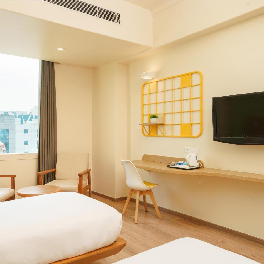 Bloom Hotel - Sector 62 Noida Esterno foto